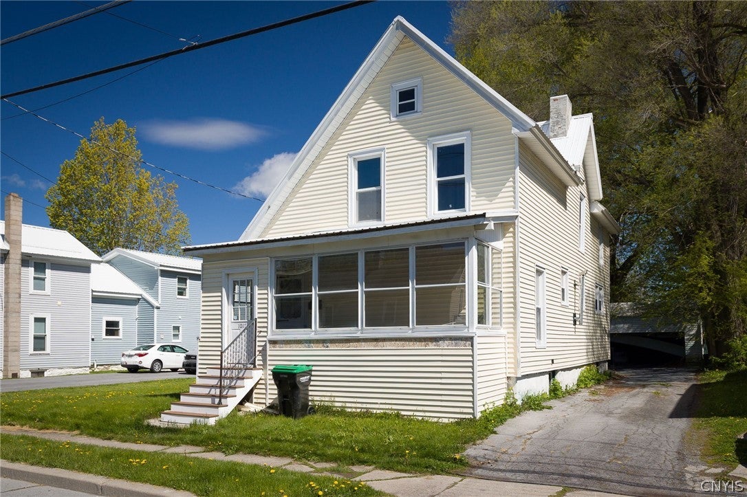 1017 Bronson Street — photo