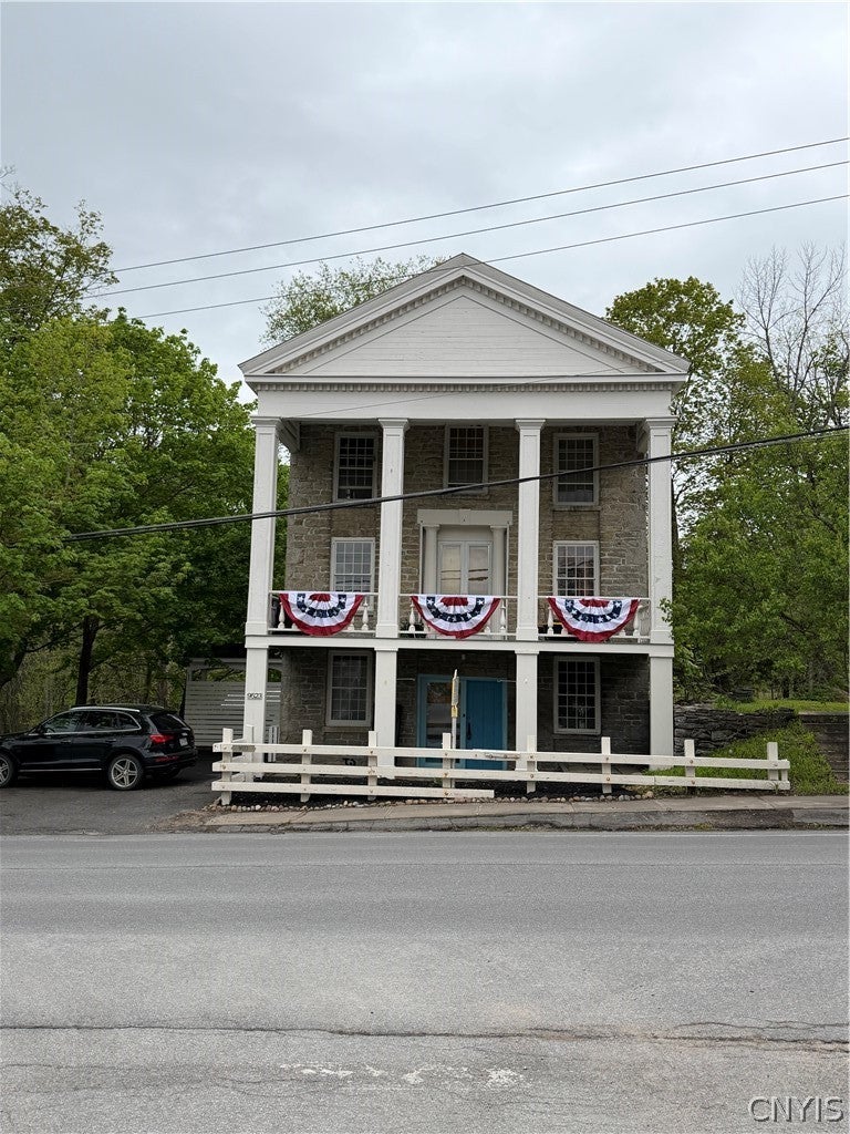 9523 Main Street — photo