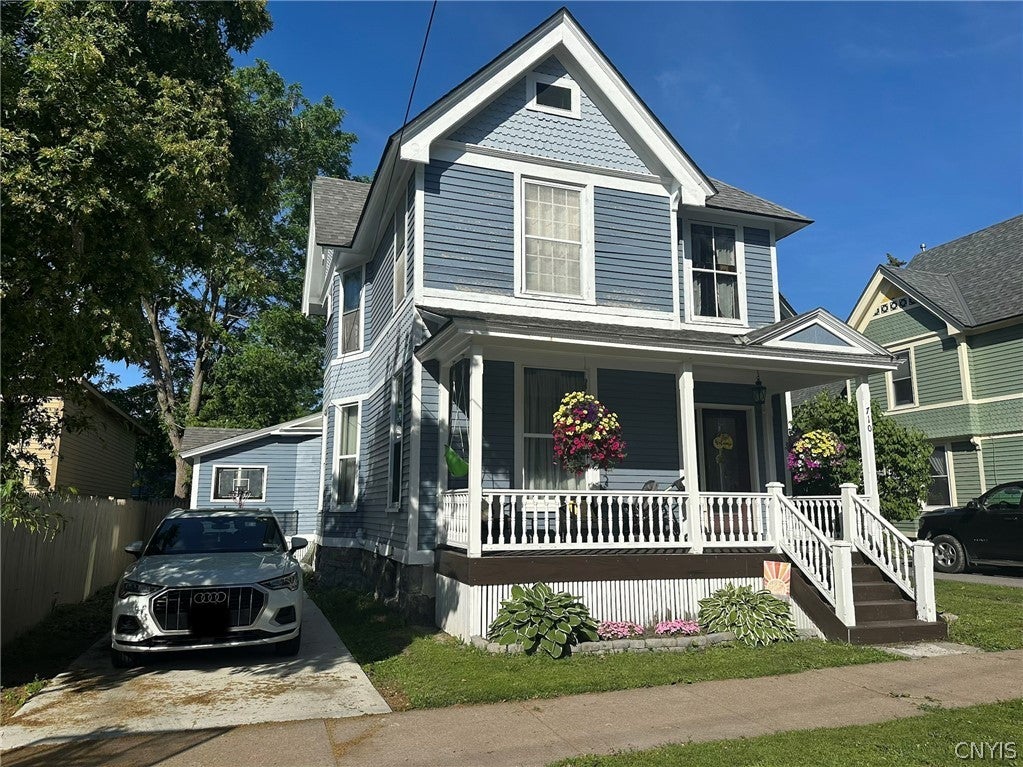 710 Pickering Street — photo