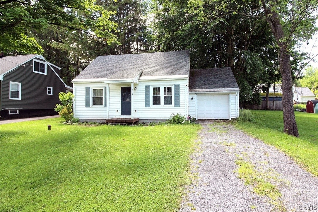 215 Hunt Drive — photo