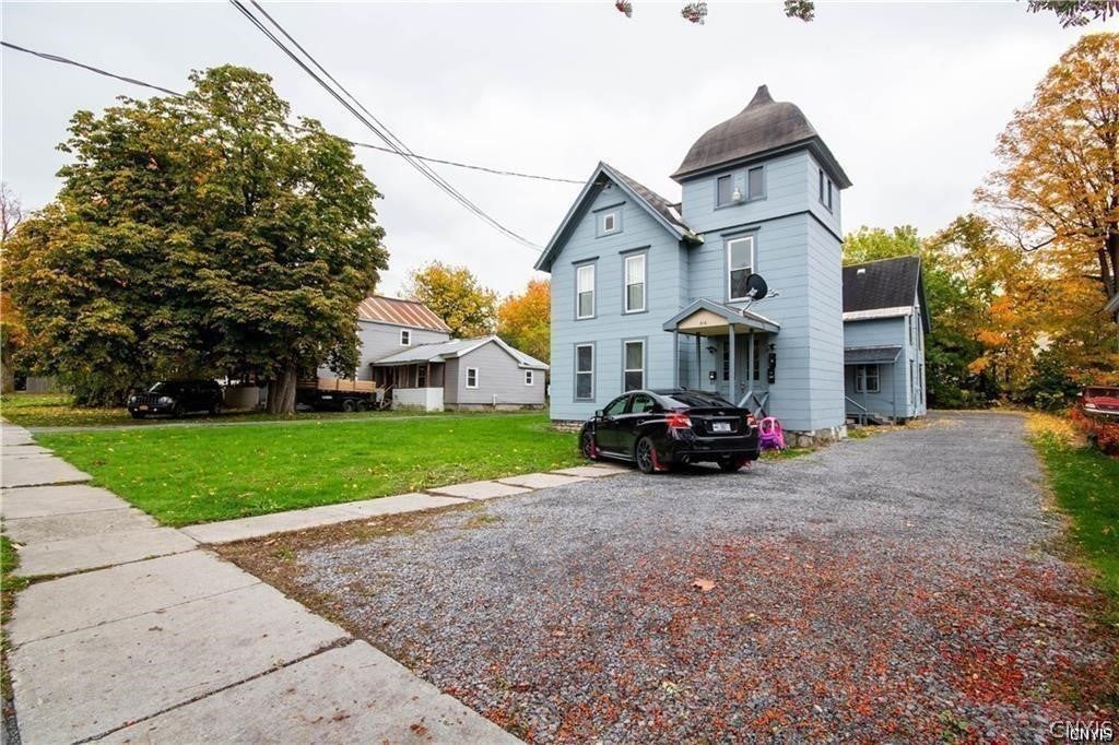 616 Bronson Street — photo