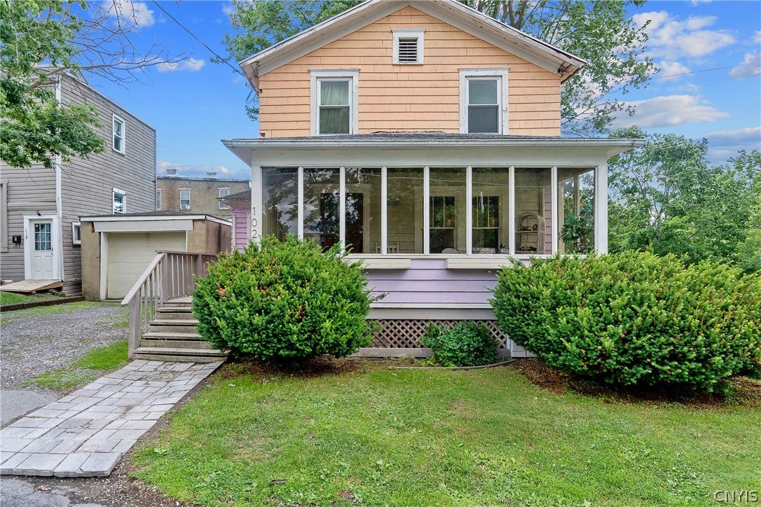 102 W Elm Street — photo