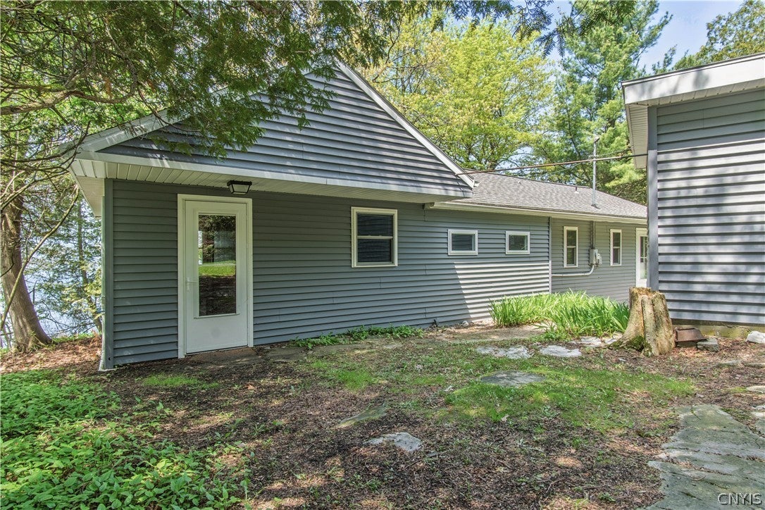 8821 Shady Shores Rd. — photo