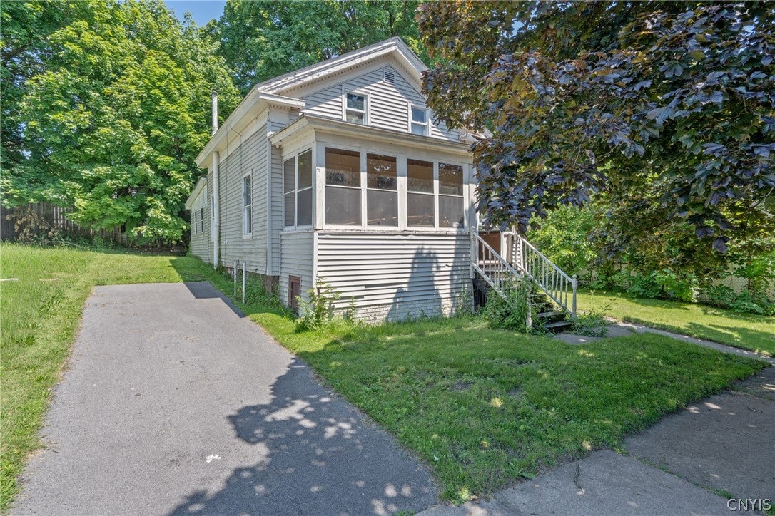 213 E 2nd Street — photo