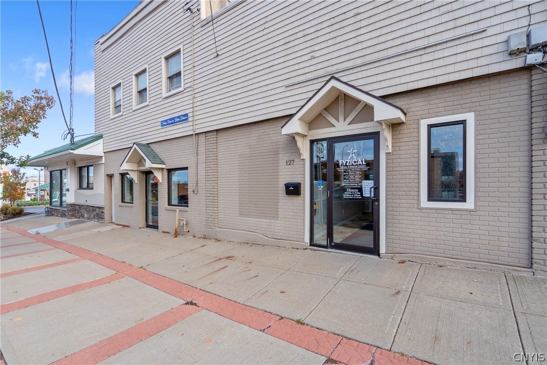 127 E 1st Street — photo