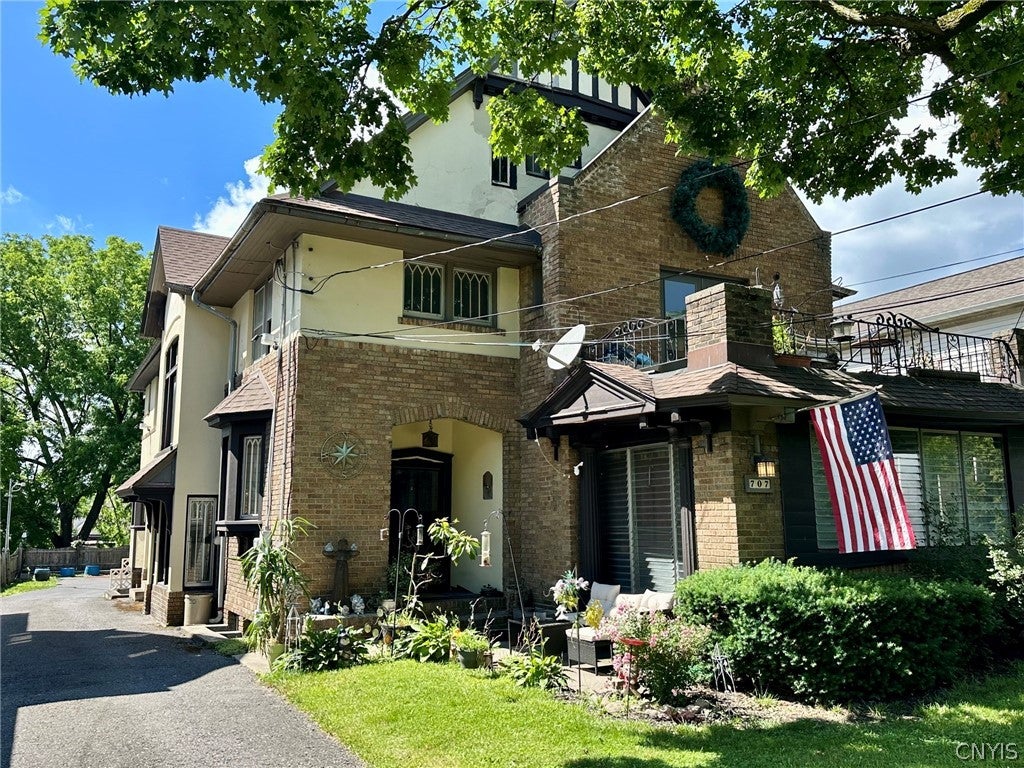 707 Danforth Street — photo