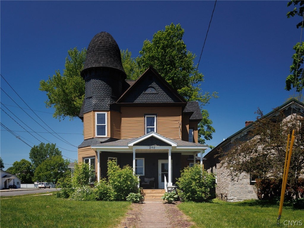 202 E Main Street — photo