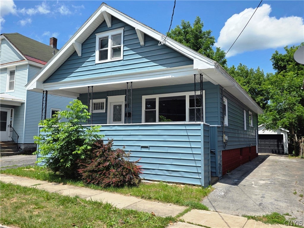 1216 Oak Street — photo