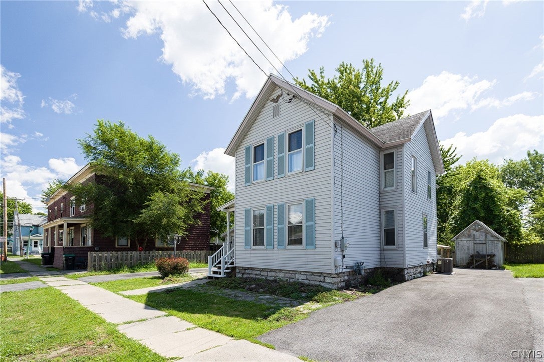 111 W Lynde Street — photo