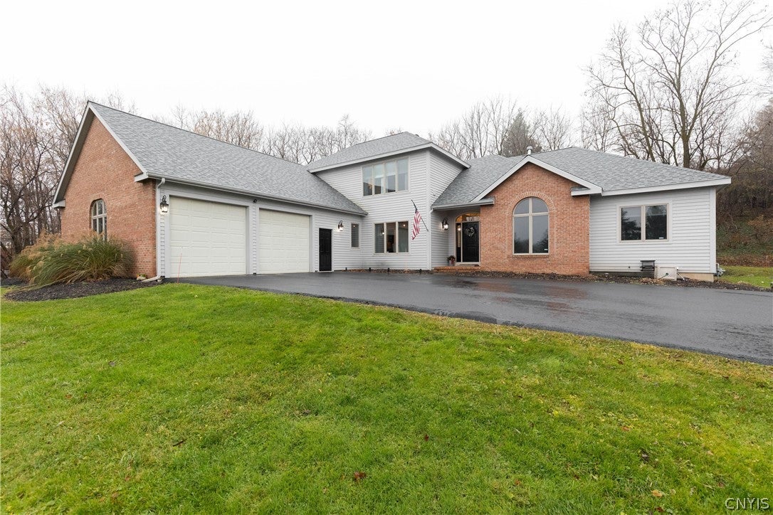 4892 Macgregor Lane — photo