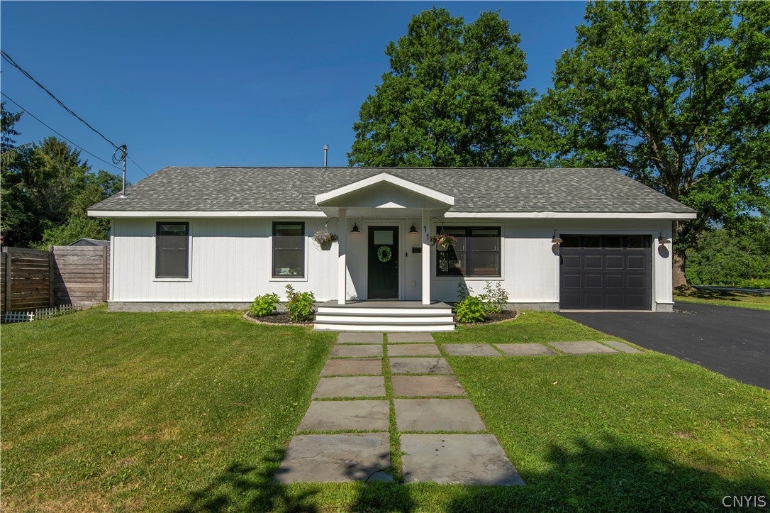 11 Ruth Avenue — photo
