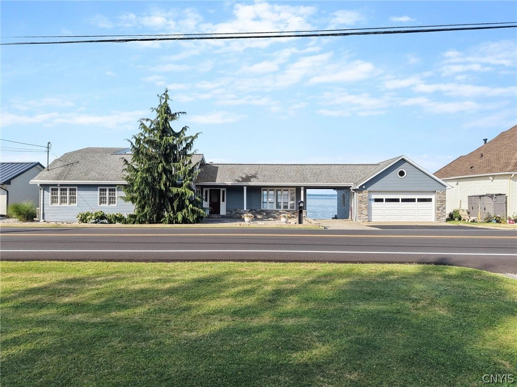 7399 Lakeshore Road — photo