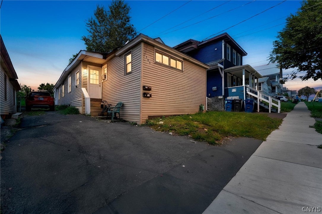 505 Carbon Street — photo