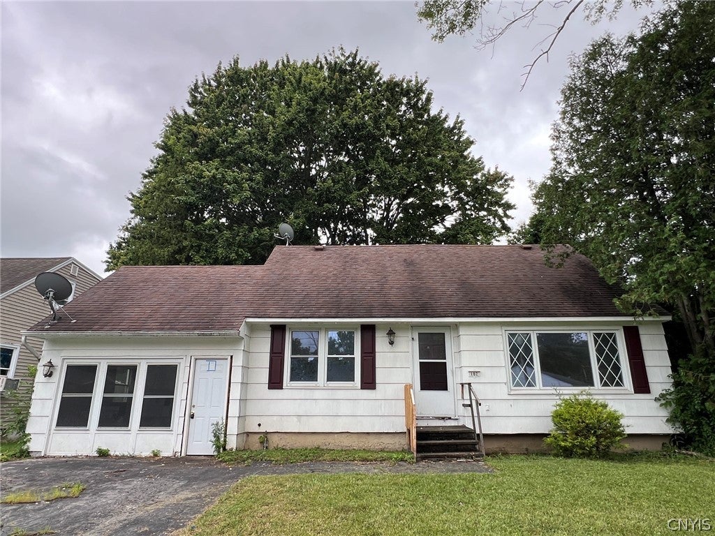 102 S Manor Drive — photo