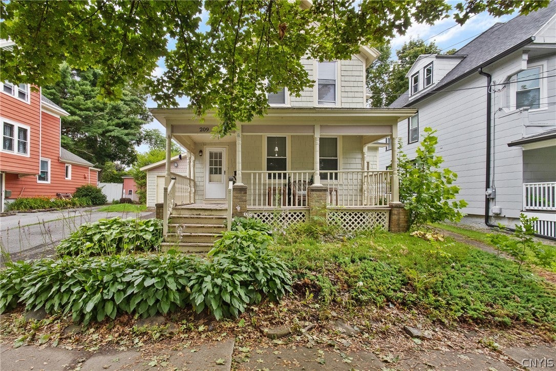 209 E 7th Street — photo
