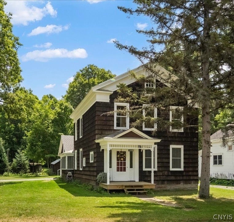 9248 Main Street — photo