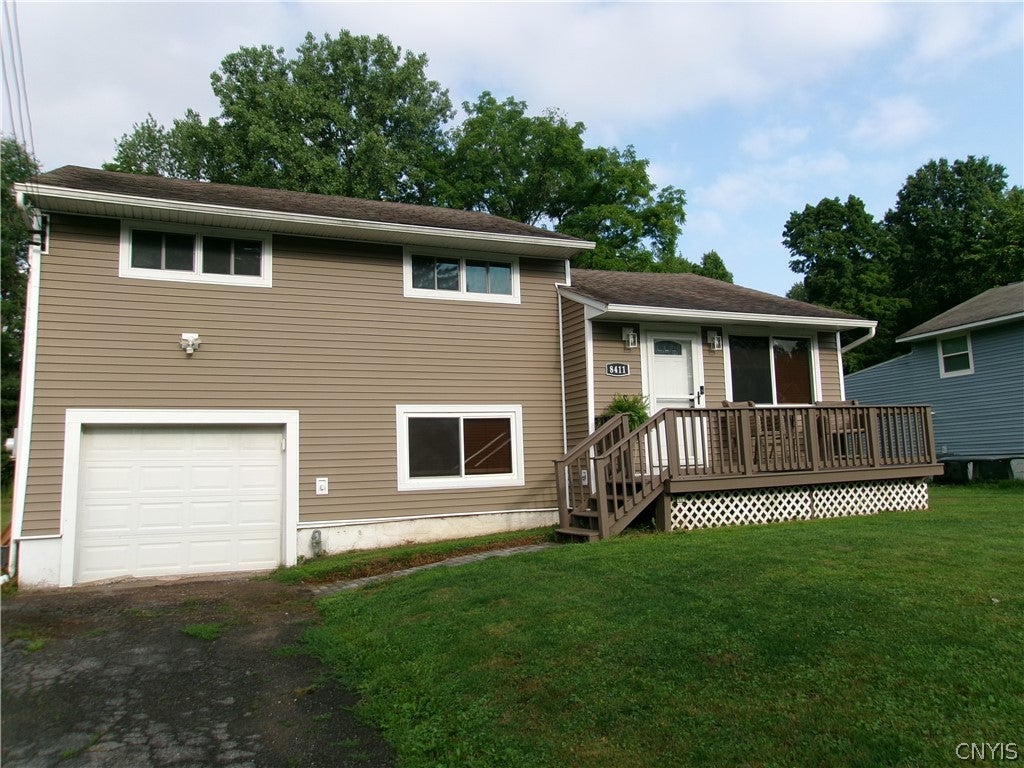 8411 Dawn Drive — photo