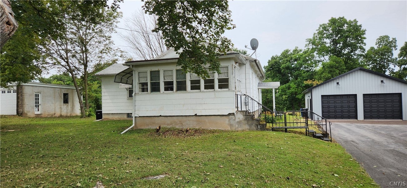 202 Lafayette Road — photo