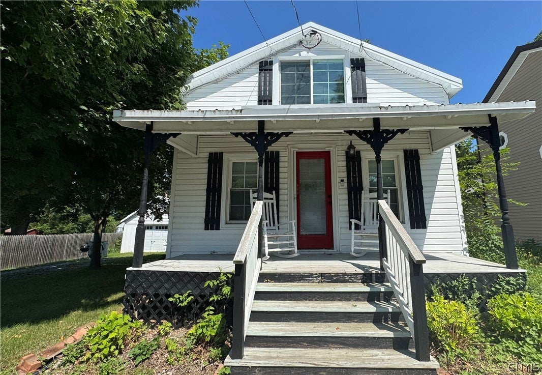 2095 W Seneca Street — photo
