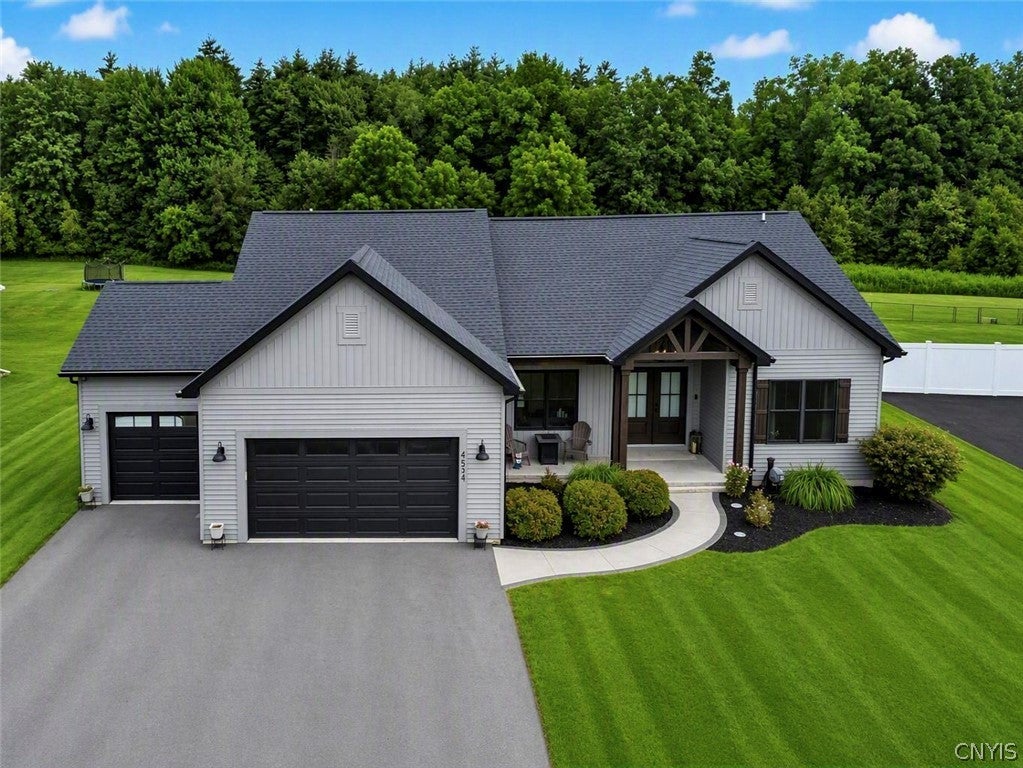 4534 Hollyshire — photo