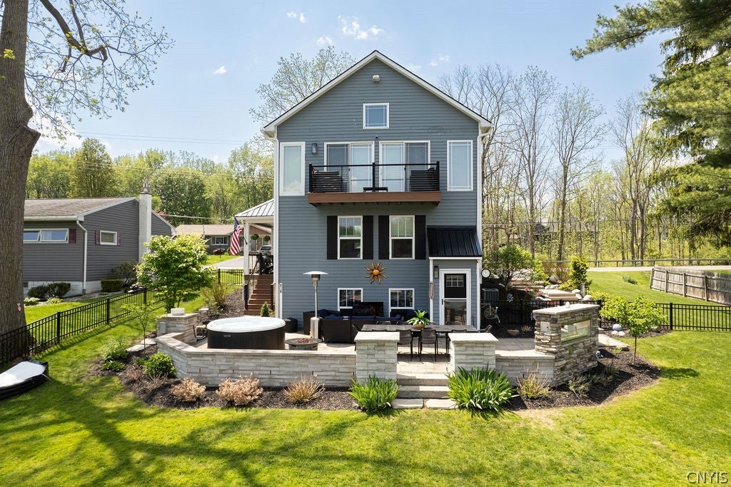 8798 River Road — photo