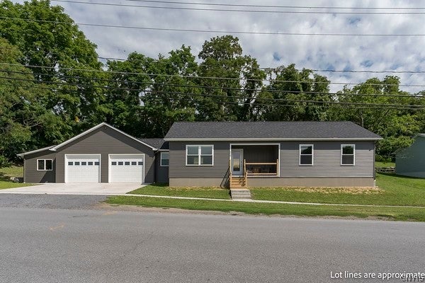 218 Lakeview Drive — photo