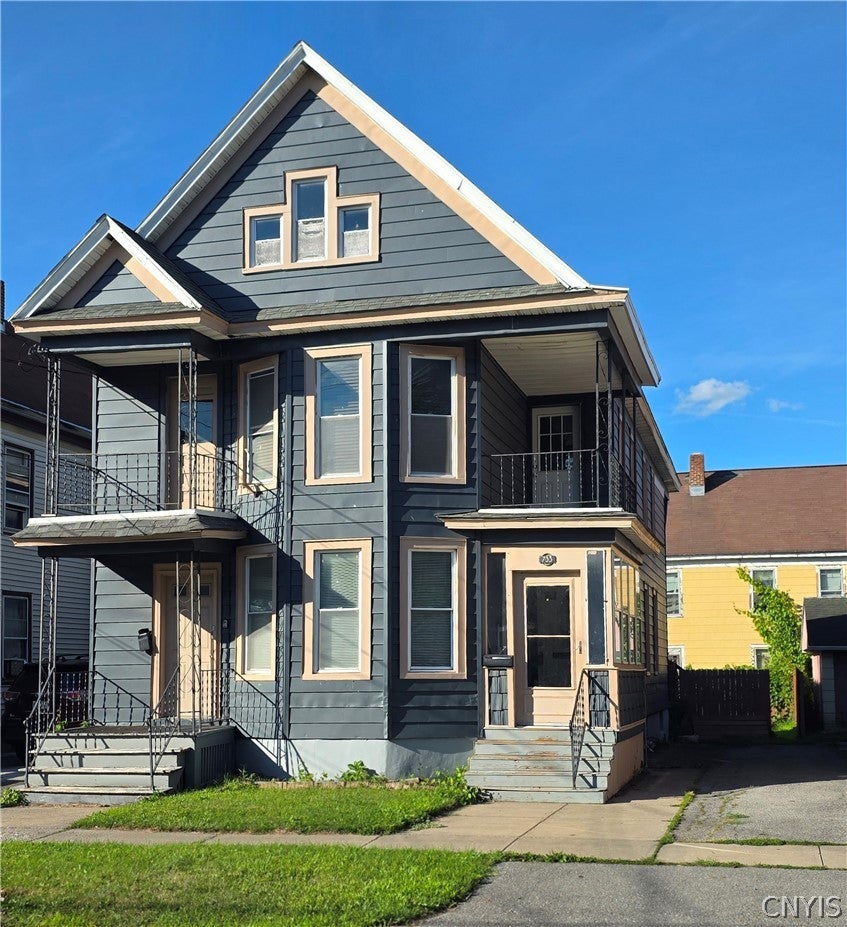 733 Eagle Street — photo