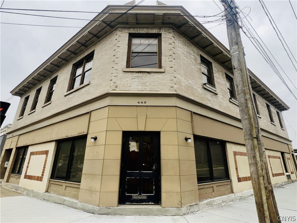 447 E Washington Street — photo