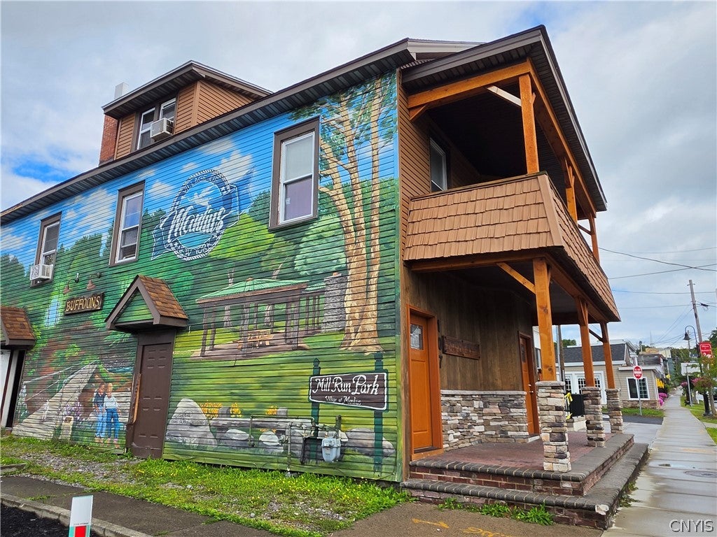 107 E Seneca Street — photo