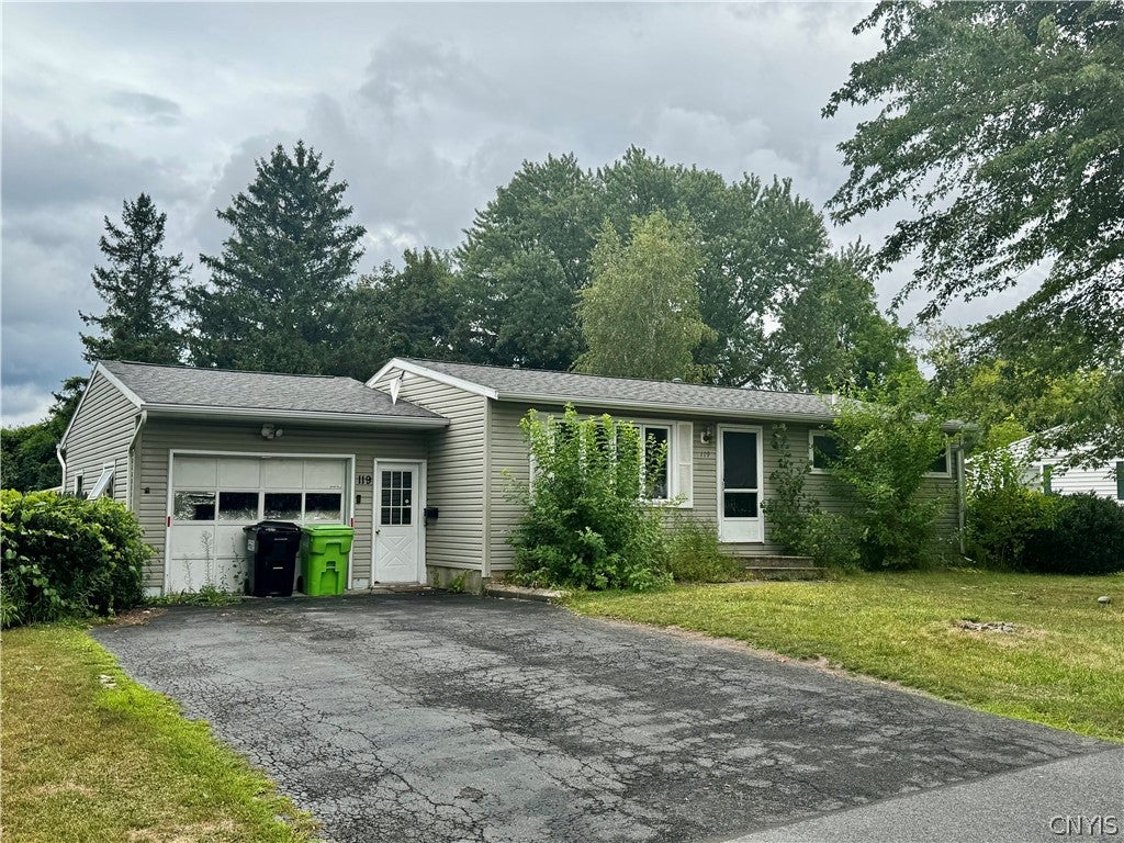 119 Ontario Place — photo