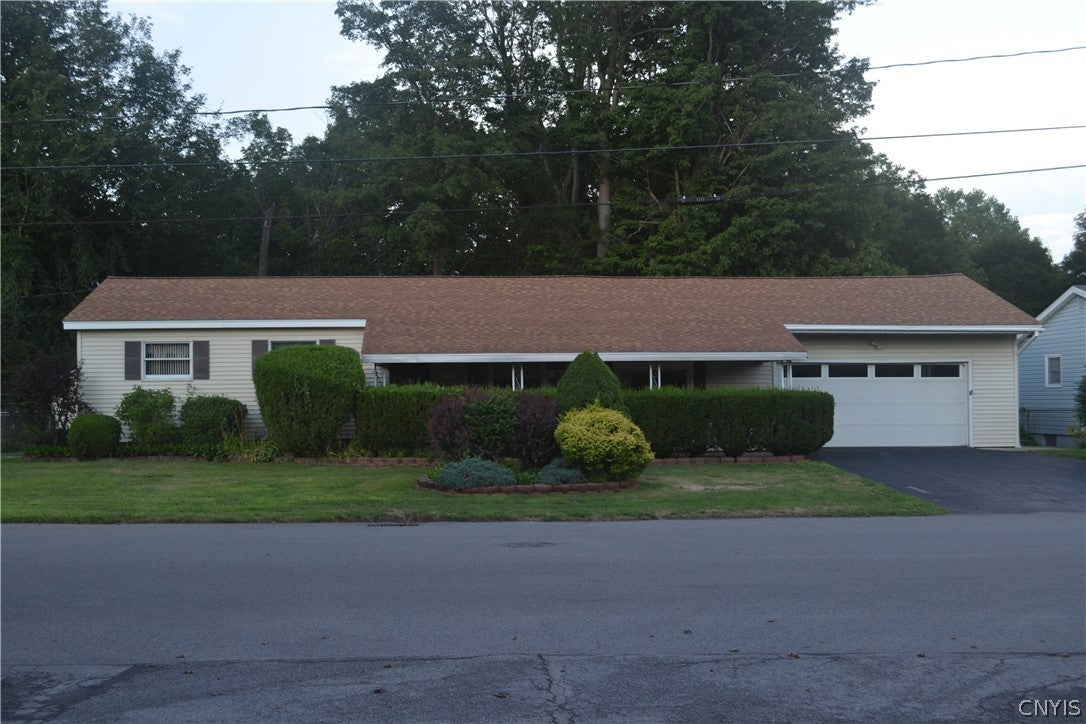 731 Deerfield Drive E — photo