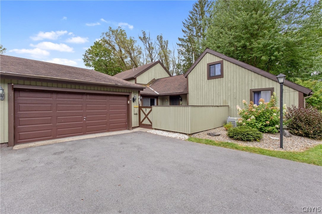 647 Idlewood Court — photo
