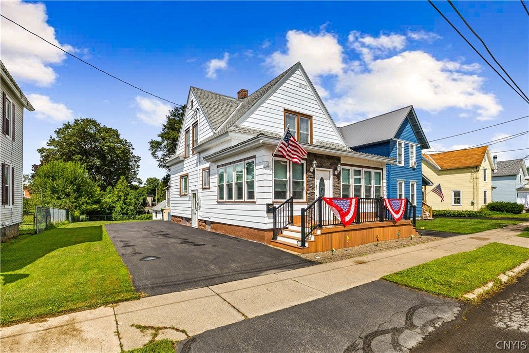 31 Marshall Avenue — photo