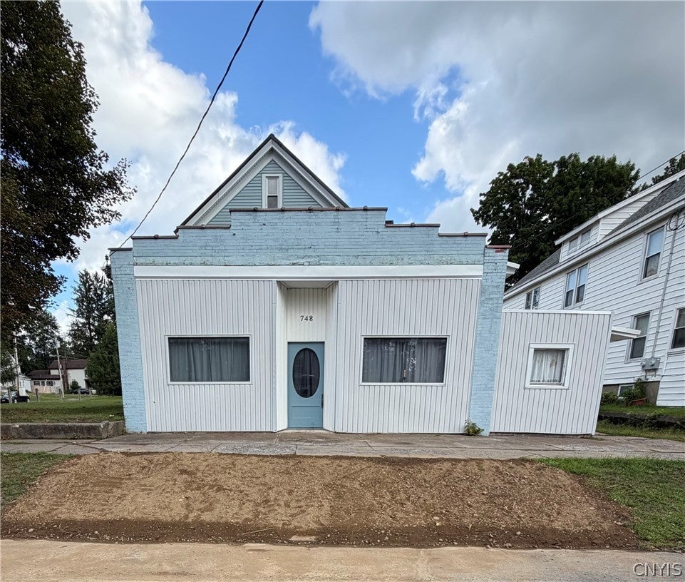 748 W Dominick Street — photo