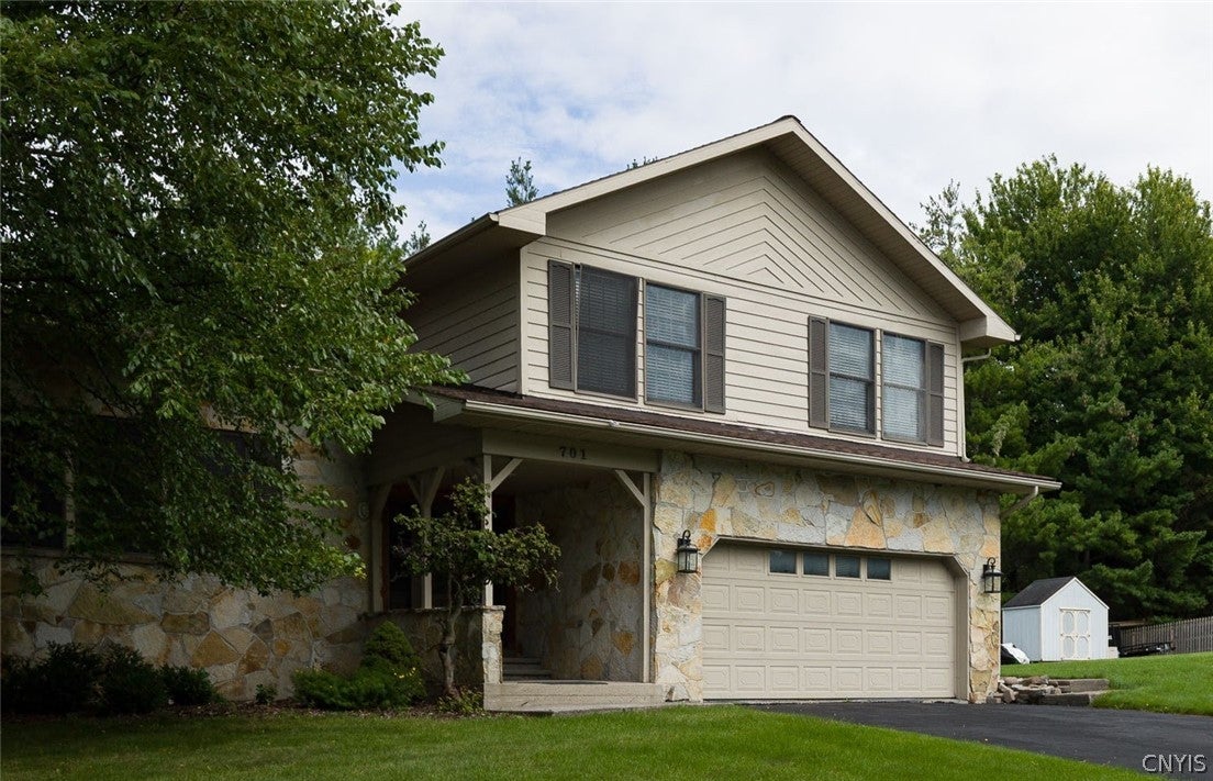 701 Greensview Drive — photo