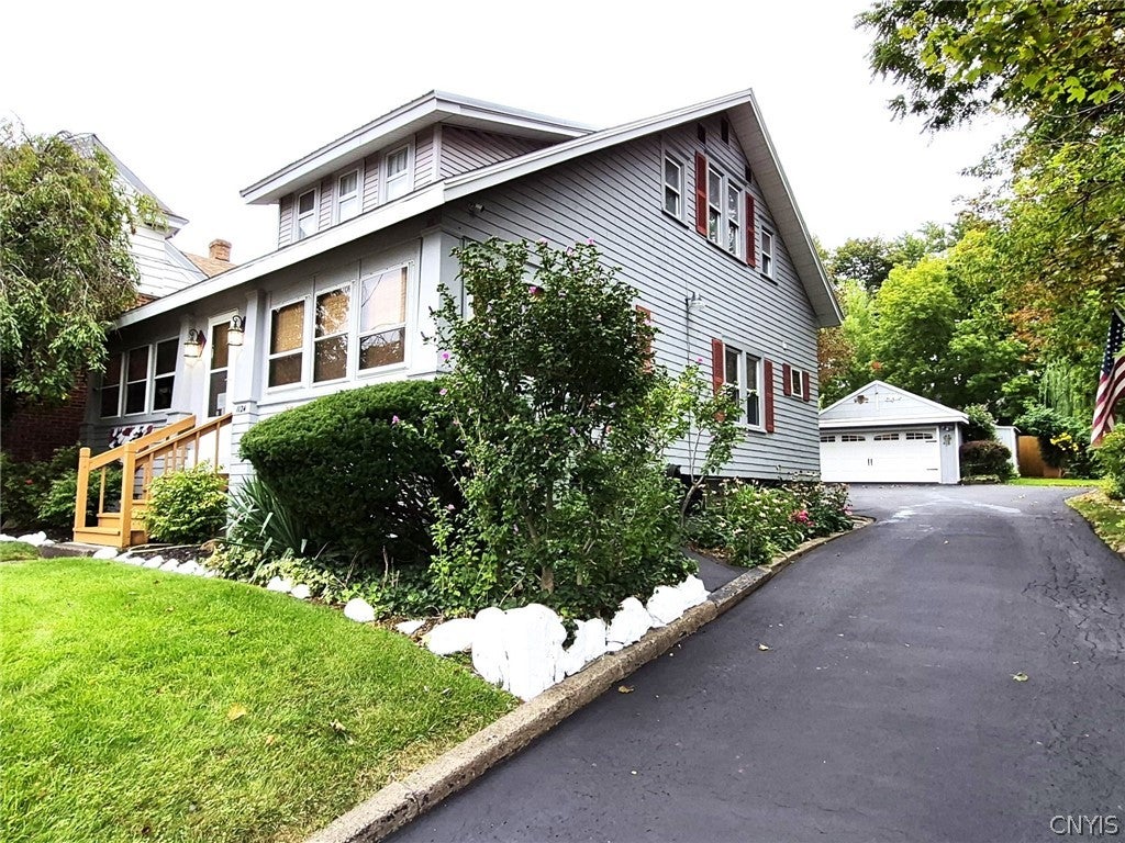 1124 Wolf Street — photo