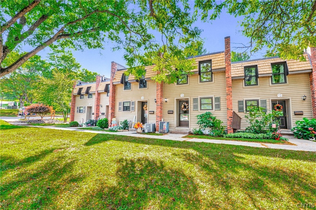 13 Chestnut Hills — photo