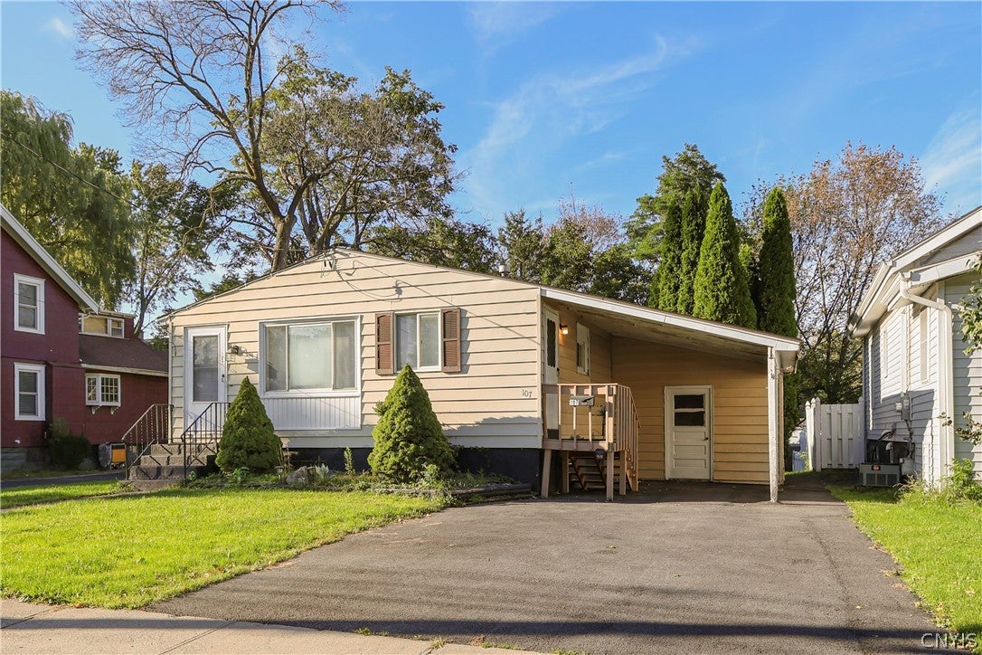 107 E Irving Street — photo