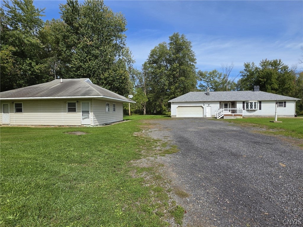 1041 and 1041a Old State Route 31 — photo
