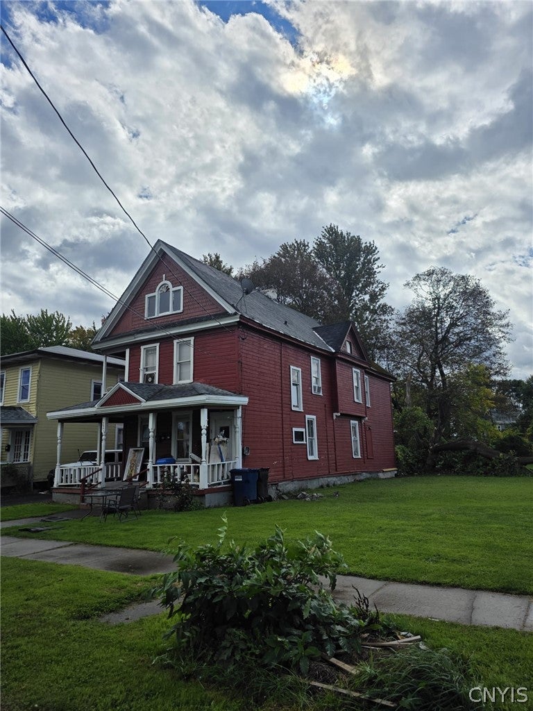 221 Davis Street — photo