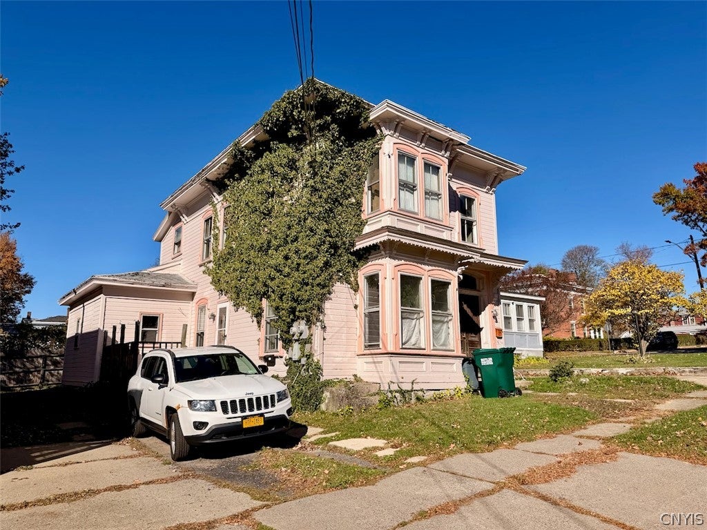 37 Lawrence Street — photo