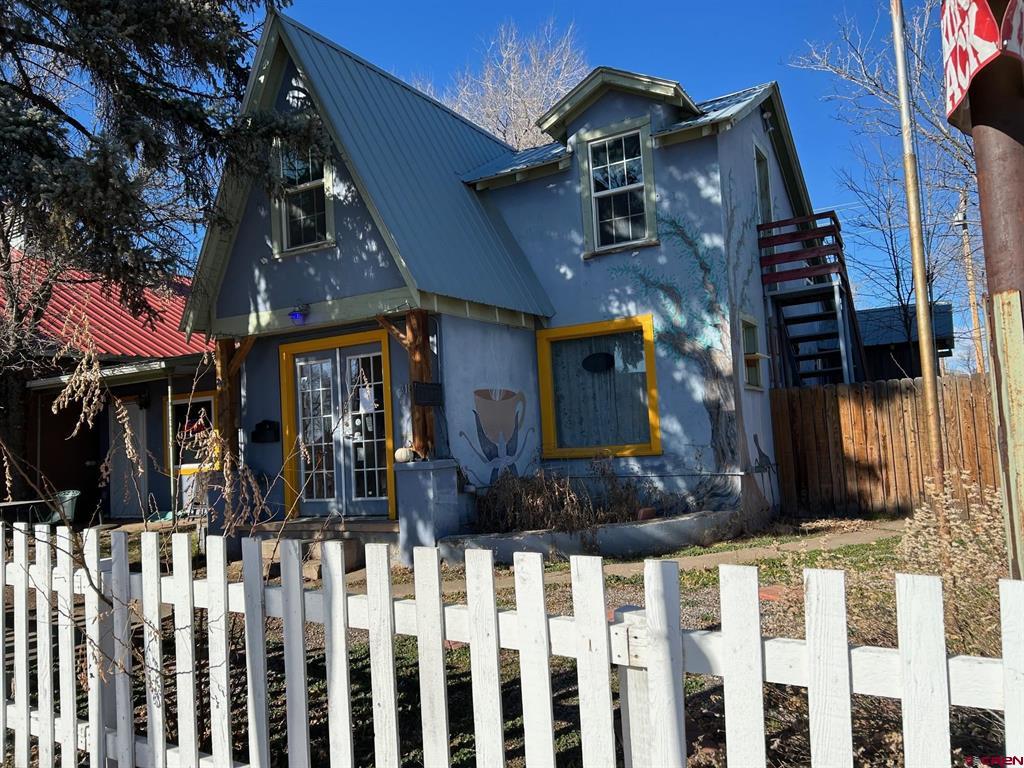 318 E Main — photo