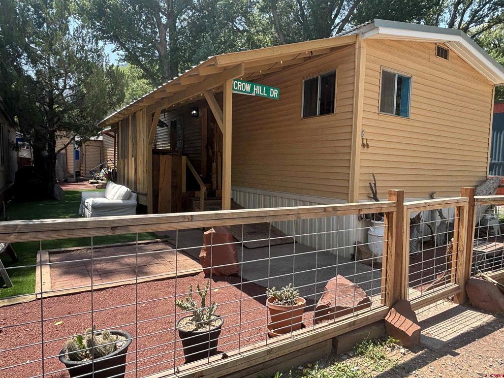 2403 CR 203 44 — photo