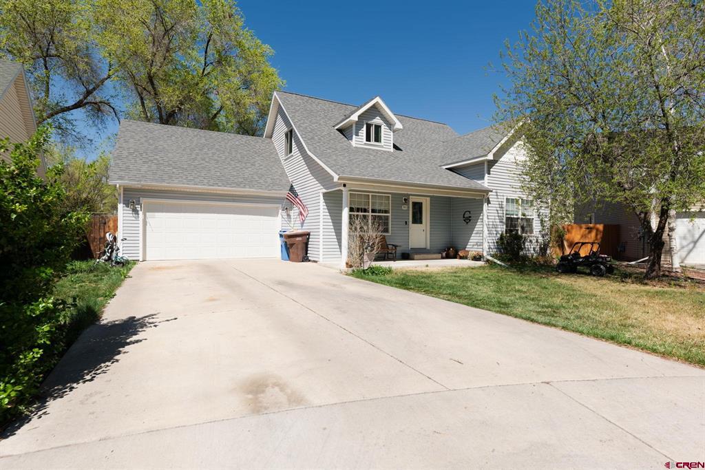 301 Colonial Court — photo
