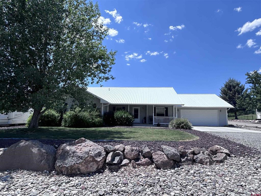 950 SE Deer Creek Drive — photo