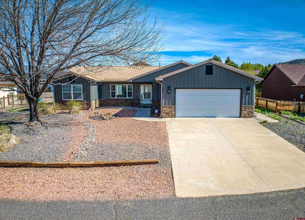 478 SE Birdie Circle — photo