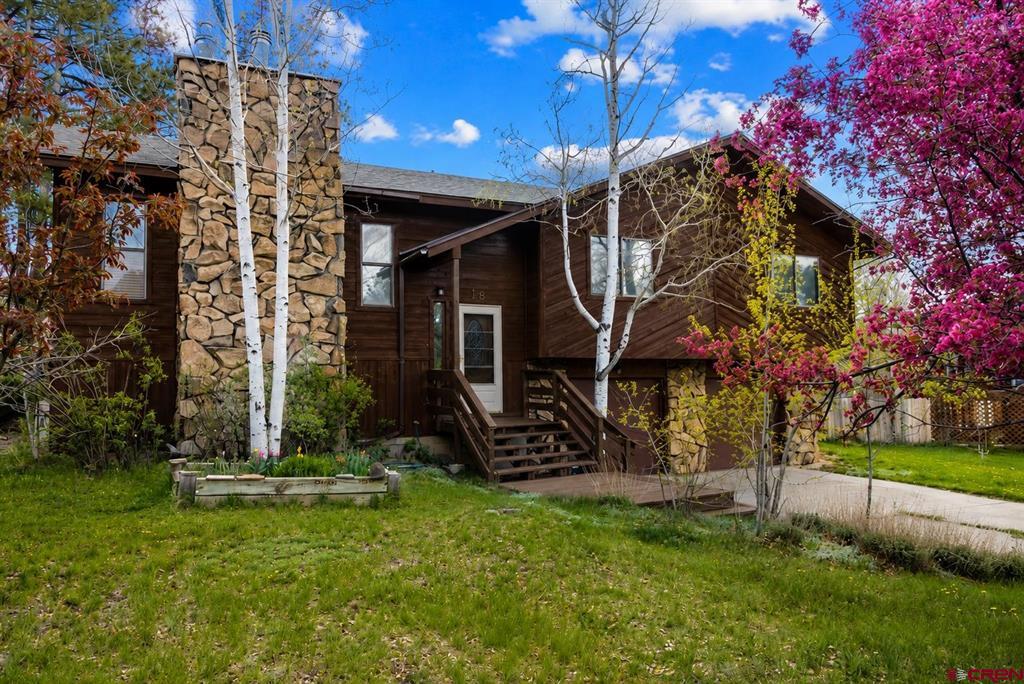 18 Oak Drive — photo