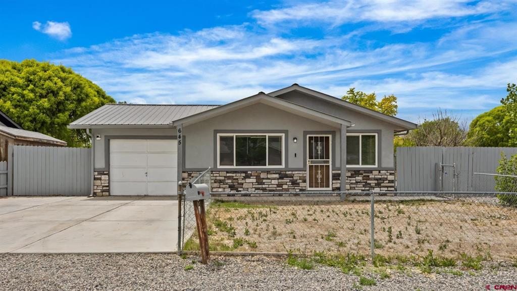 645 Carpenter Street — photo