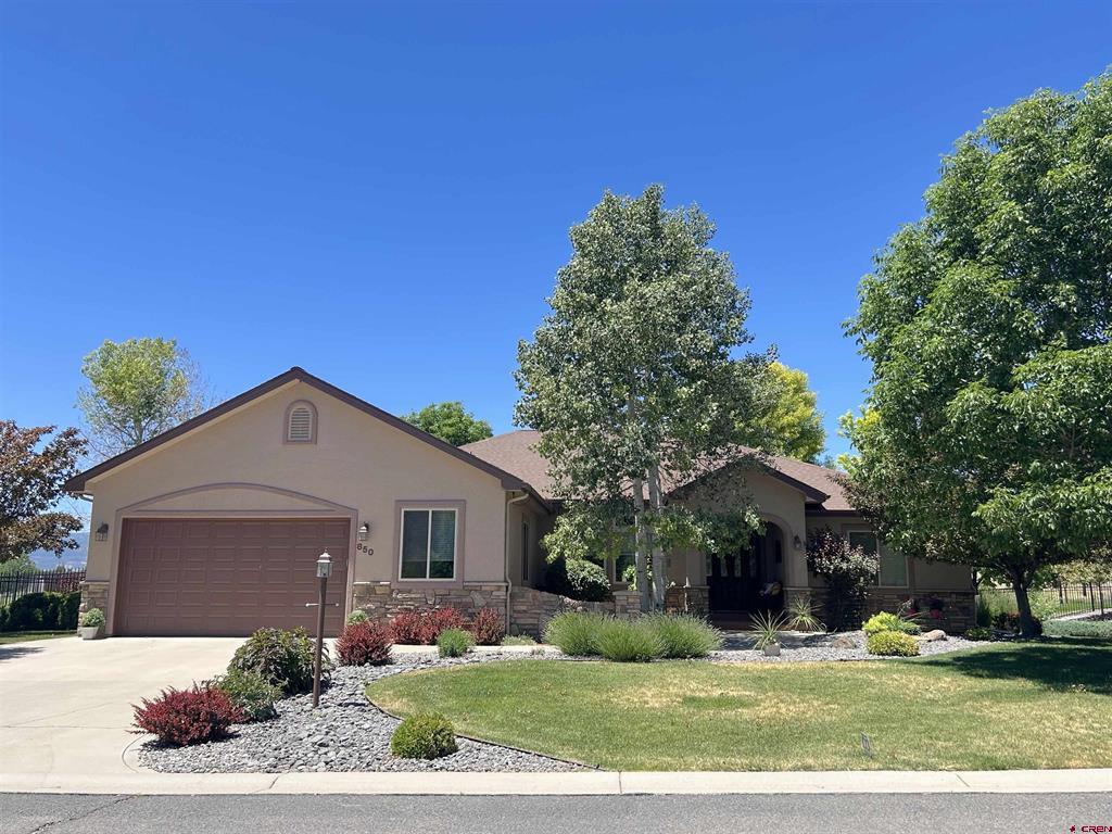 850 SE Pinyon Street — photo