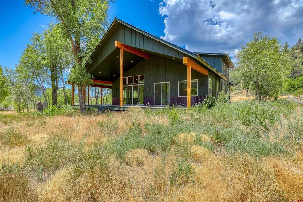 208 Pond Court — photo